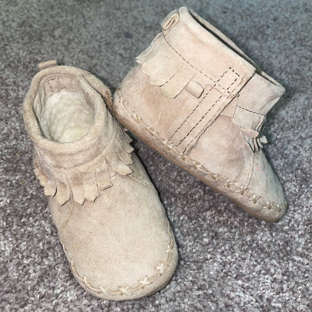 Robeez moccasin leather boots size 12-18 months
